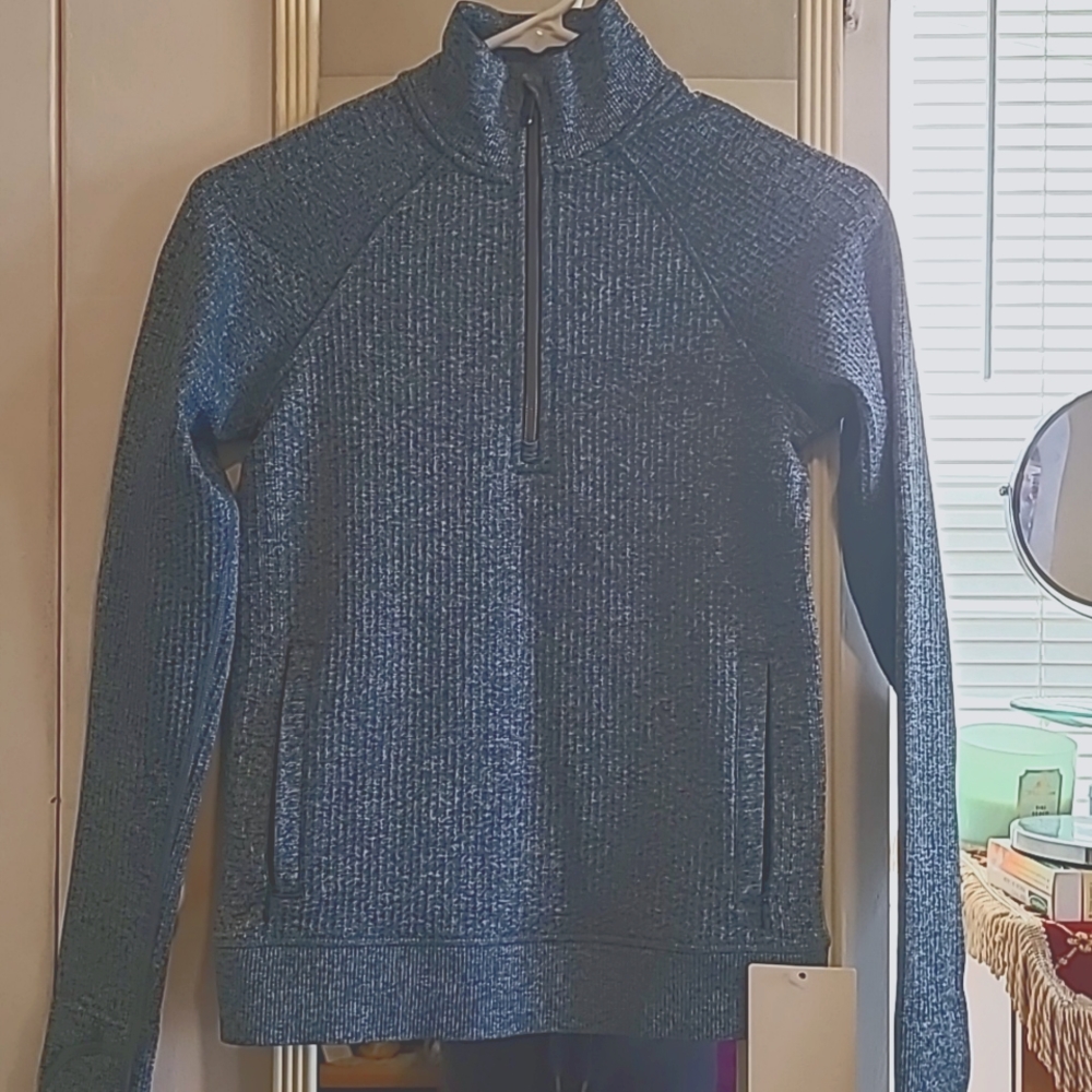 Lululemon Atletica Long Sleeves Active Top, Size 2, Color Light Blue 👌 ✨️ 😀